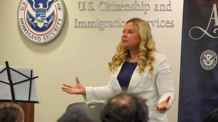 Salt Lake County clerk to help register new citizens to vote after change in federal policy