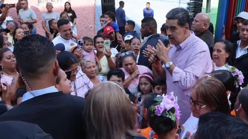 Nicolás Maduro acusó a EE.UU. de justificar ataques con narrativas falsas