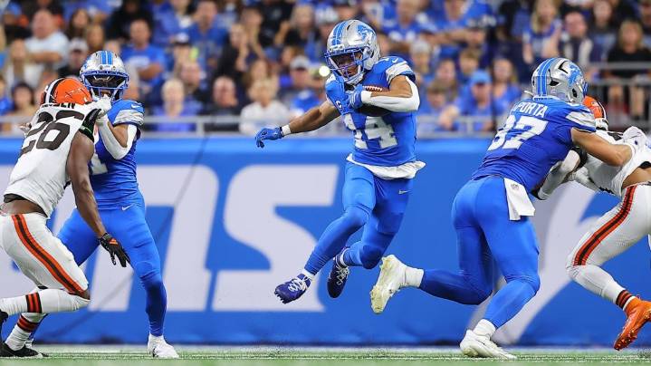 Goff throws 2 TD passes to St. Brown, Lions beat Browns 34