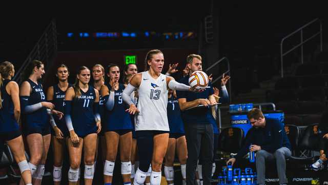 Bluejay volleyball defeats San Diego in 4 sets