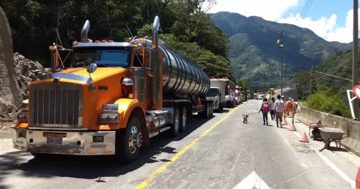 Pérdidas por el cierre en la vía al Llano alcanzan los $50.000 millones: "Si uno no trabaja, no come