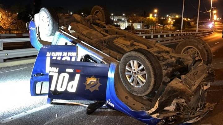 Rosario: robaron, terminaron dentro de una pileta tras fugarse y balearon a una policía