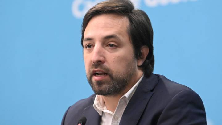 Nicolás Kreplak desmintió a Milei tras anunciar el 17% de aumento en salud en cadena nacional