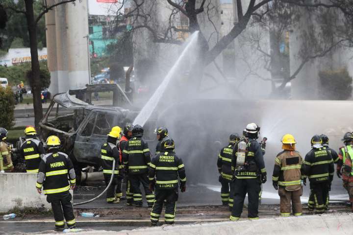 Sube a catorce la cifra de muertos por explosión de camión de gas en Ciudad de México