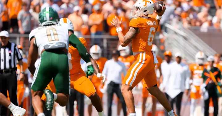 Joey Aguilar throws three touchdowns, #15 Tennessee Volunteers crush UAB in 56