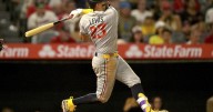 Royce Lewis hits 2 homers as Twins pound error