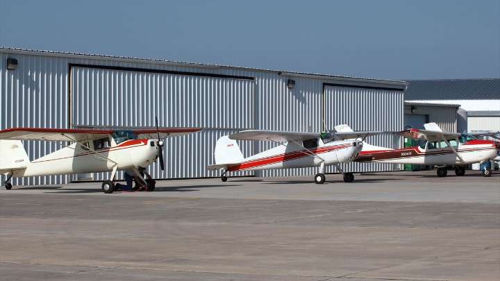 Un muerto y tres heridos en un choque entre dos avionetas en un aeropuerto de Colorado, en Estados Unidos