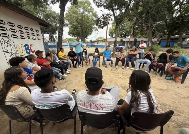 El PSUV y su juventud debaten con las comunidades el plan de las 7T y la amenaza imperialista
