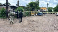 Grupos armados generan bloqueos y ataques durante la madrugada en Navolato