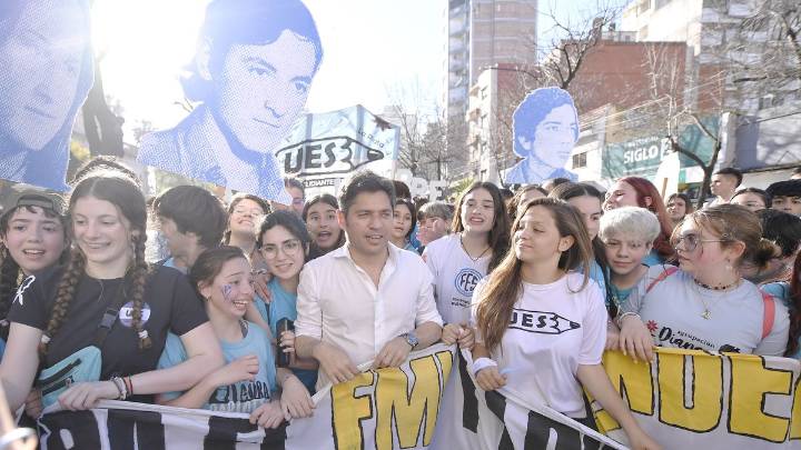 Kicillof participó de la marcha por el 49° aniversario de la Noche de los Lápices
