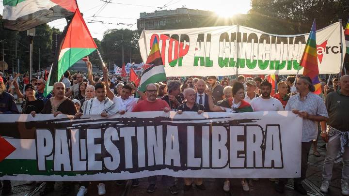 Miles de italianos protestan por Gaza en una huelga general en 80 ciudades