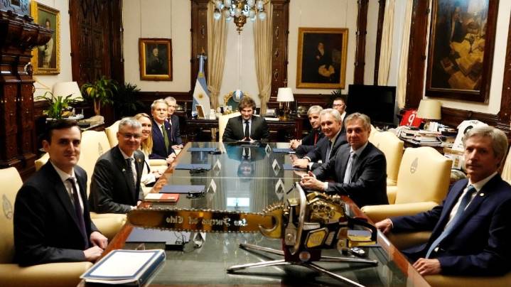 Milei se reunirá con Trump en medio de la tensión financiera: la condición que EE.UU. le impondría a la Argentina para otorgarle un préstamo