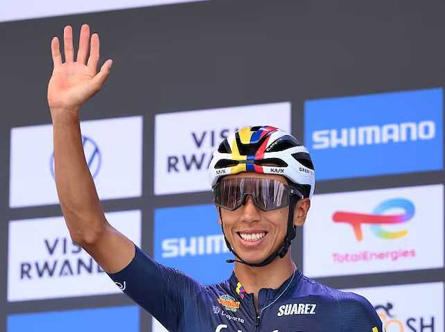 “Egan Bernal abandona la prueba élite del Mundial de Ruta en Ruanda”