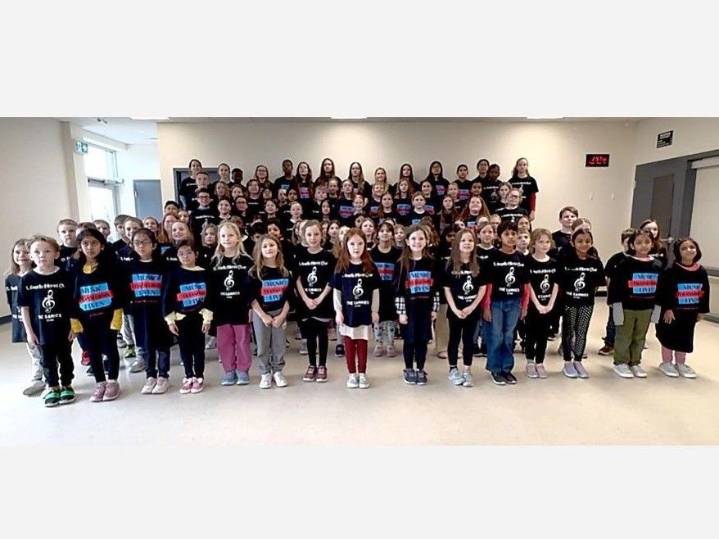 Chatham school choir doing live encore of ‘Hold On’ with Rik Emmett