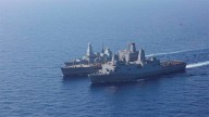 Aeronaves militares del régimen de Maduro hostigaron a un buque de la Armada de…