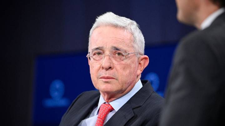 Expresidente Álvaro Uribe continuará su defensa en libertad, así lo dio a conocer la Corte Suprema de Justicia