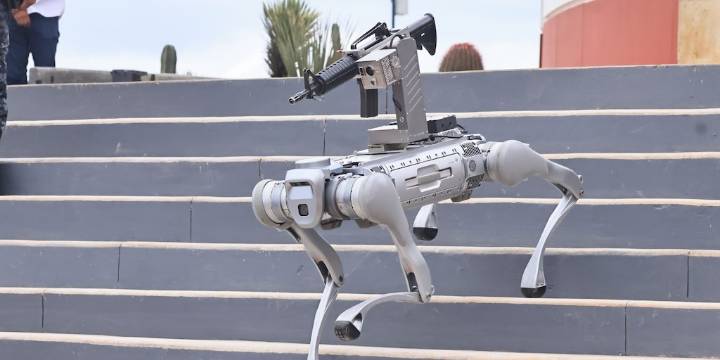 Zacatecas presenta nuevo “perro robot” armado para reforzar la seguridad pública