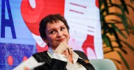 De Londres a París: Carolina Tohá dará charlas en Europa y toma distancia de presiones para sumarse al comando de Jara