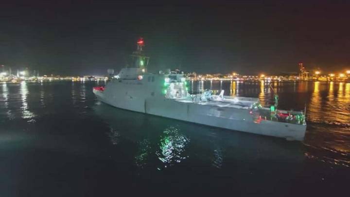 El buque de la Armada española 'Furor' llega a la flotilla pero no cruzará la zona de exclusión