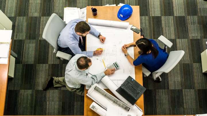 ¿Cobras menos que tu compañero de trabajo haciendo lo mismo? Puedes reclamar según el Estatuto de los Trabajadores