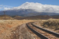 Firma de Slim y la española FCC ganan contrato para construir un tren de pasajeros