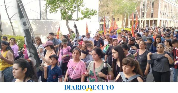 Marcha federal universitaria en San Juan: una multitud se manifestó por las calles del microcentro