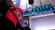 Foreigners are buying U.S. stocks at record pace despite trade war