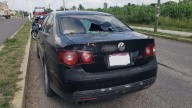 Dos heridos en fuerte choque de moto y auto en Universidad