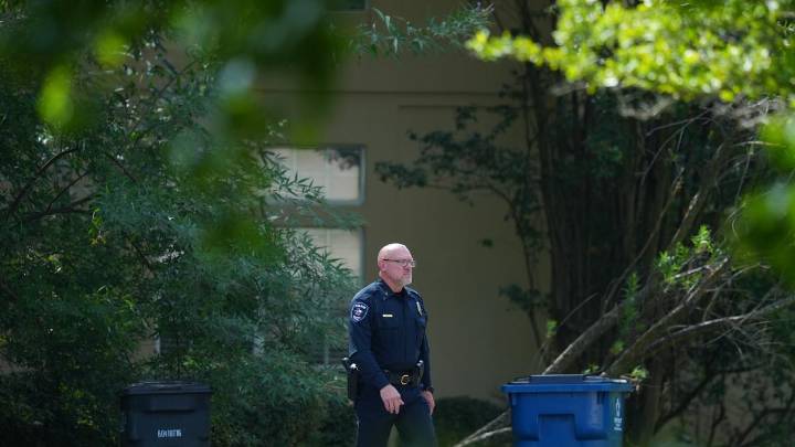 1 detainee killed and 2 others critically injured in Dallas ICE facility, Homeland Security says
