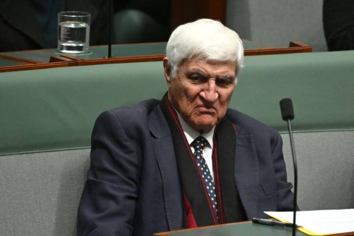 Bob Katter in strife for threatening to punch reporter