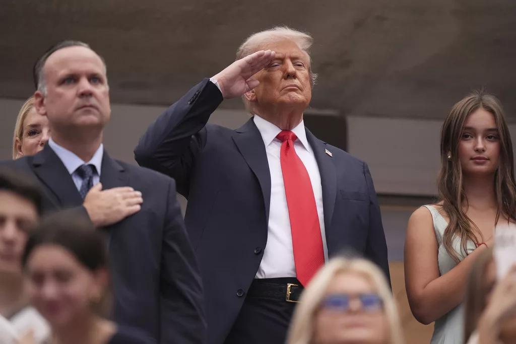 Visita de Trump al US Open genera abucheos y largas colas de seguridad