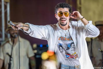 Anuncian a Bad Bunny como la estrella del show musical del Super Bowl