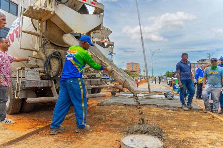 Inspeccionan trabajos en la avenida Norte Sur 3 de Caroní