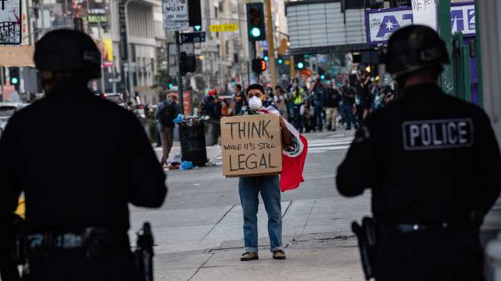 Federal judge curbs DHS force against journalists in L.A.