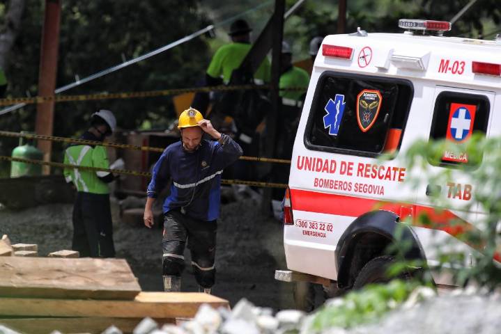 Rescatan con vida a trabajadores que quedaron atrapados en mina de oro que colapsó en Colombia