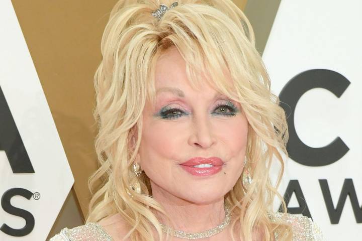 Dolly Parton Suffering Health Issues, Postpones Shows
