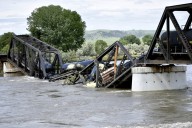 Federal government to markedly increase number of inspectors trained to spot rail bridge concerns