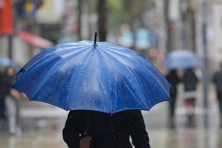 Radical cambio meteorológico en Santiago: pasará de calor extremo a lluvias en solo 48 horas