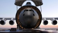 Estados Unidos piensa en un avión de transporte gigante capaz de trasladar 18 helicópteros y varios aviones cazas