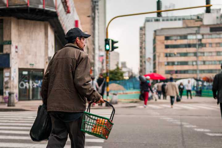 Análisis: aumento de tasa de informalidad, empleo militante y cuentapropismo contribuyen a la caída del desempleo en Colombia 