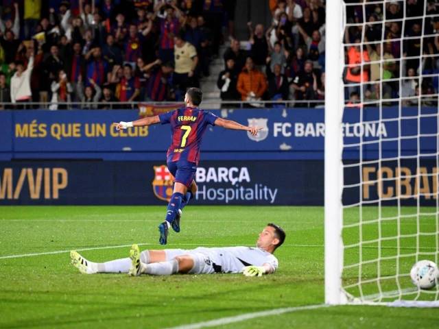 Torres double helps Barca down listless Getafe