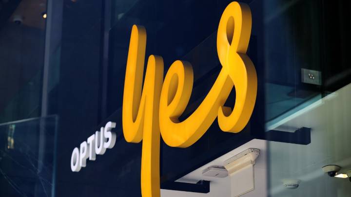 'Second-class citizens': Optus triple-zero outages throw regional Australia's connectivity crisis into sharp relief as Littleproud, farmers fire up