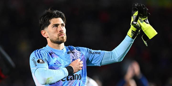 Los dos penales que Agustín Rossi le atajó a Estudiantes para ser el héroe de la clasificación del Flamengo por la Libertadores