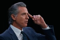 Gobernador de California llama “abominable” el discurso de Trump contra energías verdes