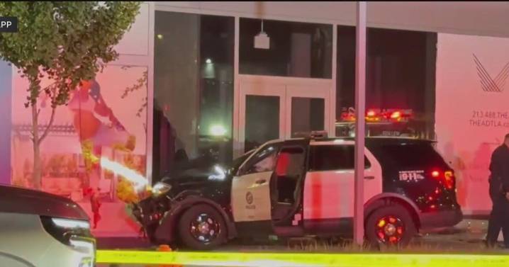 2 LAPD officers injured after pursuit ends in crash in downtown Los Angeles