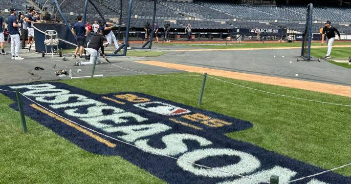 Crochet wants Red Sox teammates to give Yankees the business, tells them to dress for success