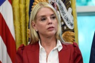 Gobierno de Trump demanda a 6 estados demócratas por no entregar los padrones electorales