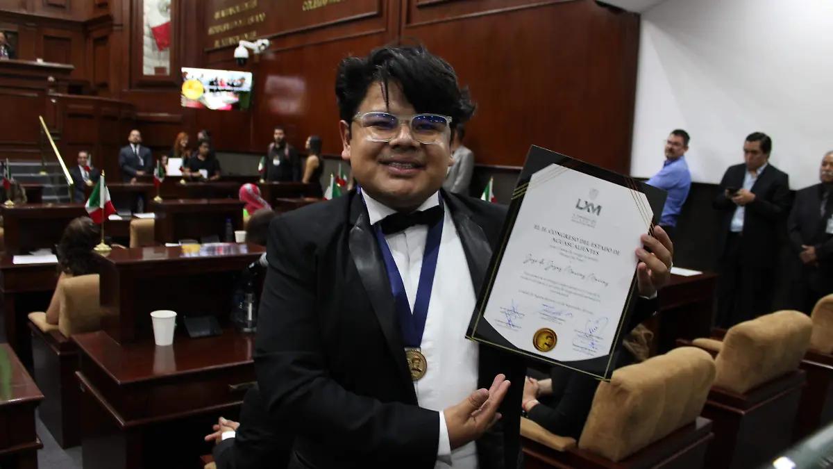 ¿Quiénes fueron reconocidos? Estos ciudadanos e instituciones destacados reciben medallas al mérito en Aguascalientes