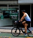 Aprovecha peso mexicano optimismo por inversiones a la IA; cierra en 18:35