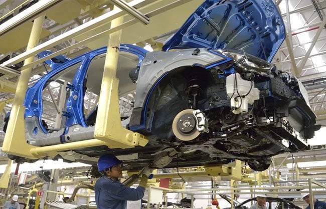 Desacelera en agosto exportación automotriz y mete reversa en armado en México